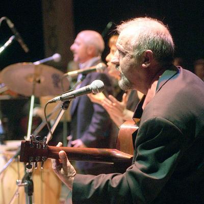 2004 Raul Rey Junto A La Orquesta De Camara Dirigida Por Fernando Ciraolo En El Centenario Del Teatro El Circulo